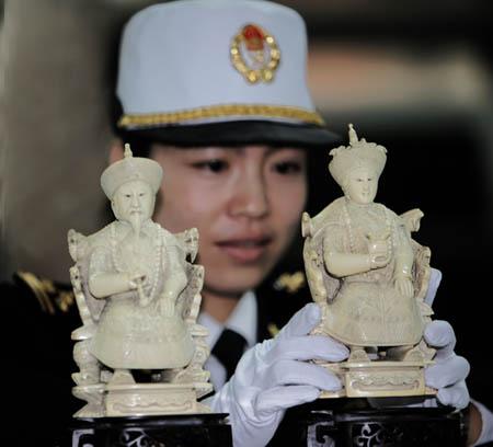 Gongbei Seized Two Ivory Figures (with photo)