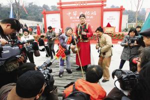 The launching ceremony of 2011' Chinese Cultural Tour was held
