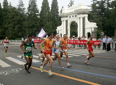 Tsinghua Welcomes Paralympic Marathon Athletes