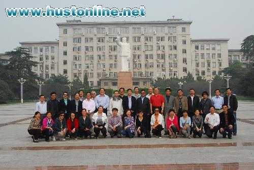 Chinese Envoy Delegation Visited HUST