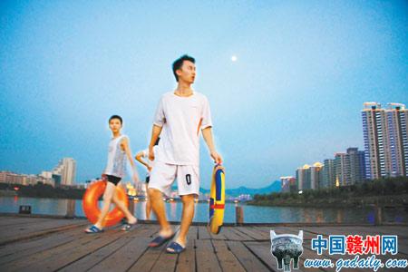 Ganzhou People's Recreation and Leisure Life in Dusk