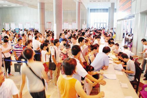 A large-scale employment fair was held