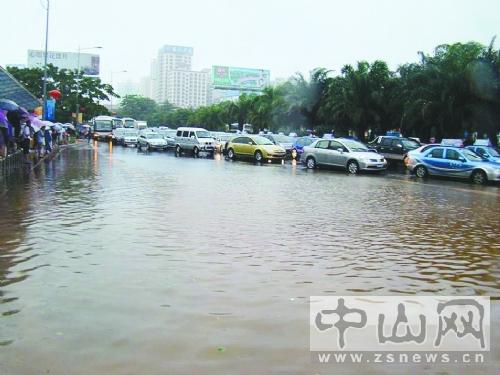 Flooding inundated 1160 villages in Hainan