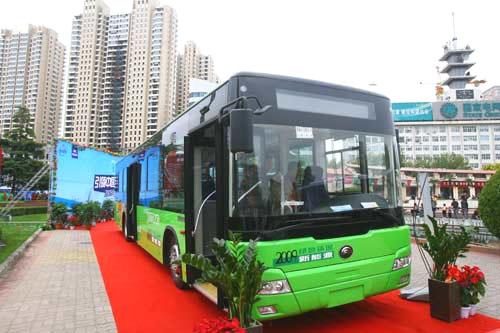Yutong unveils its new hybrid bus in Zhengzhou Science Exhibition