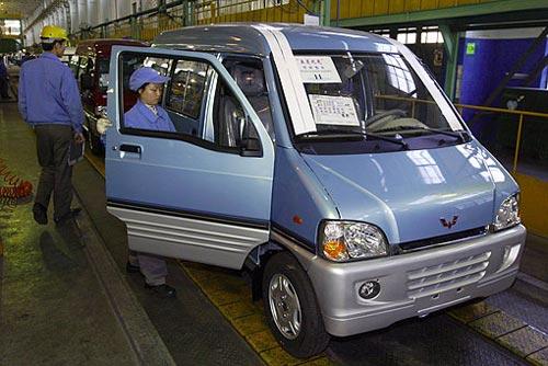 Minivans rev up sales for GM