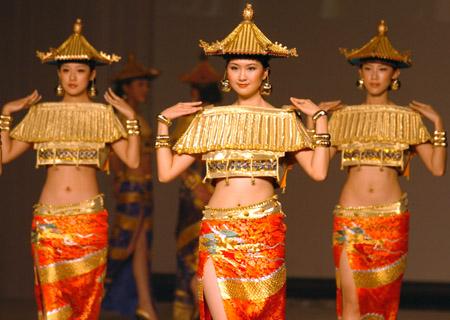 'Floating Forbidden City' staged in Tokyo