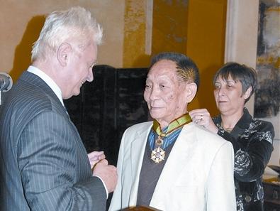 Yuan Longping Is Awarded the Highest Medal on Agriculture in France