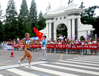 Tsinghua Welcomes Olympic Women Marathon Athletes