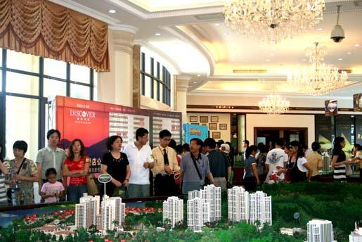 The first batch of flats of    Discover II    in Lake Egret Huizhou was launched and marked an excellent sales amount of RMB80 million