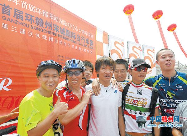 A Glimpse of Tour of Ganzhou Songcheng International Cycling Race
