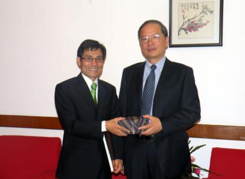 Prof. Yu Shicheng Meets President of Korea Maritime Institute
