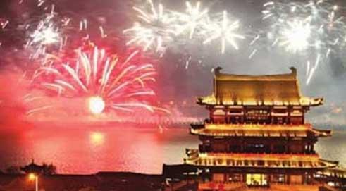Fireworks Light up Orange Islet to Celebrate New Year's Day