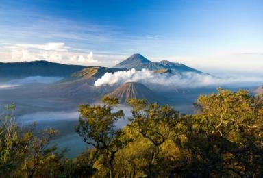Indonesia: Spewing ash again