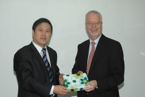 Mr. Eberhard Schuppius, General Consul of Germany in Guangzhou Visiting Jinan University
