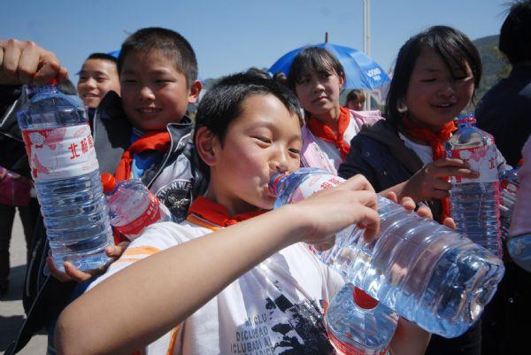More drought relief donations come to SW China