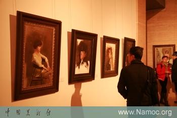 Exhibition of the Chinese Oil Painting of 2010 is on display
