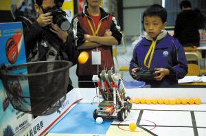 Robots competition commences in Dongguan