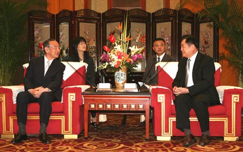 Jiang Jufeng Meets with Japan   s Yamanashi Governor