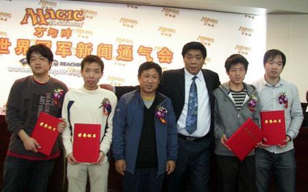 College of Science and Arts student Zhang Zhiyang won team championship of Magic: The Gathering World Championship