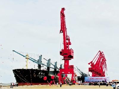 The trial navigation of Huanghua Composite Port