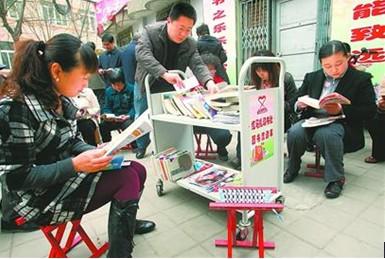 Jinan Citizens Actively Buy or Read Books on the World Reading Day