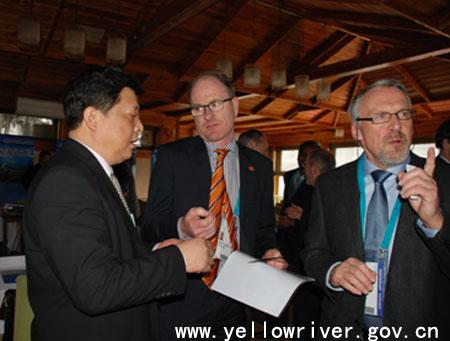 Vice Director Mr. Xu Cheng Collogued with International Friends