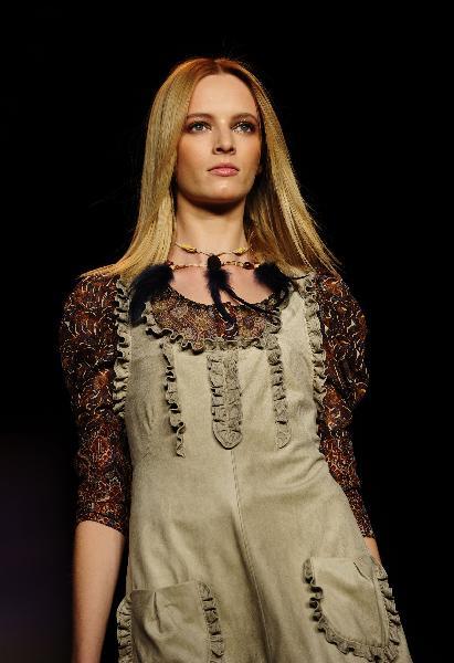 Prairie girl style sweeps runway of Anna Sui show in NY