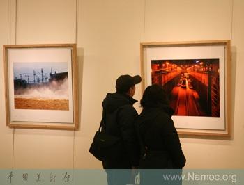Ouyang Weihong holds a photography exhibition on the Three Gorges