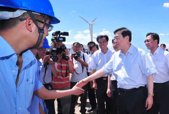 Vice-premier Zhang Dejiang Inspected Yumen Wind Farm of Guodian Longyuan