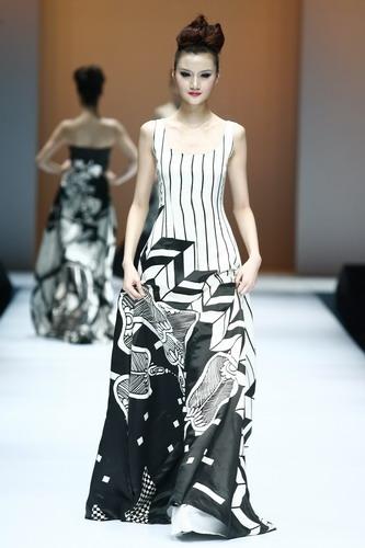 A gorgeous fashion show heats up T.I.T Creative Park