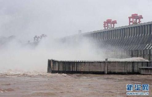 Three Gorges Tourism is Flourishing in its Flood Season.Flood- Release Tour Has Become a New Hotspot