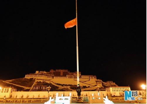 Flag on Tian'anmen Square at half-mast