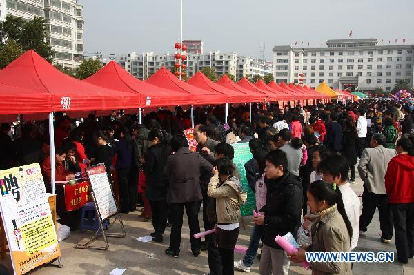 Job fair opens for migrant workers back from festival break