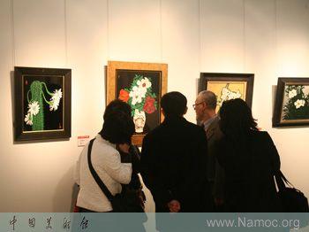 Qiao Shiguang   s Lacquer Art Retrospective Exhibition is on display