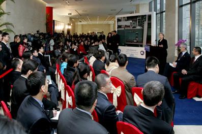 U.S. Secretary of State Hillary Clinton Talks with Tsinghua Students