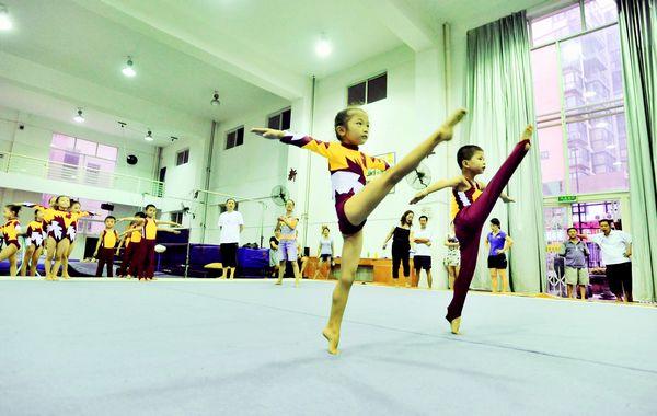 Twelve children are prepared to take part in the thirteenth session of Sports Meeting of Jiangxi Province