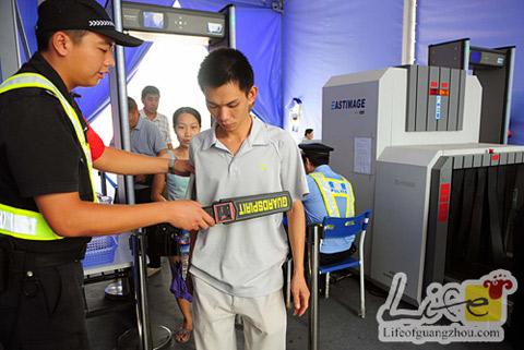 Intensive checks on all vehicles entering Guangzhou