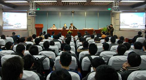 Osamu Masuko of Mitsubishi Motors Gives a Lecture in Hunan University