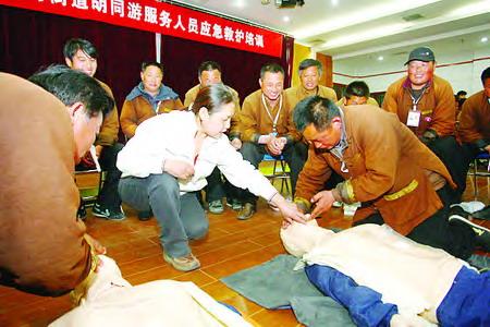 First aid training for trishaw riders