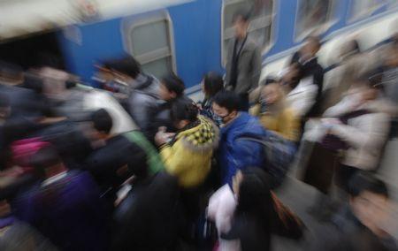 Railway passengers reach peak as New Year holidays end