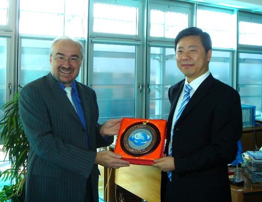 The delegation of our university visited all the branches of world meteorological organization: President Li Lianshui met chief officials of WMO and Our University Alumni
