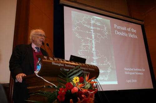 DNA Double Helix Co-discoverer Dr. James Watson Visits SIBS