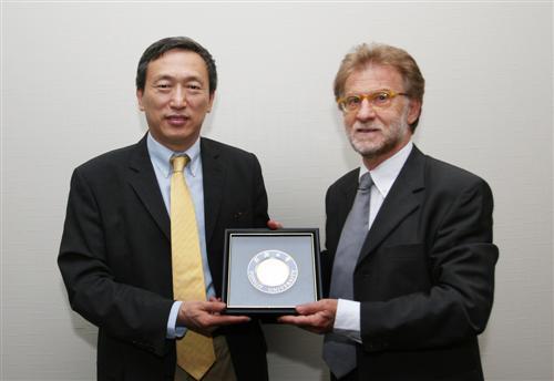 President from University of Bologna visited Tongji