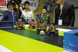 Robots competition commences in Dongguan