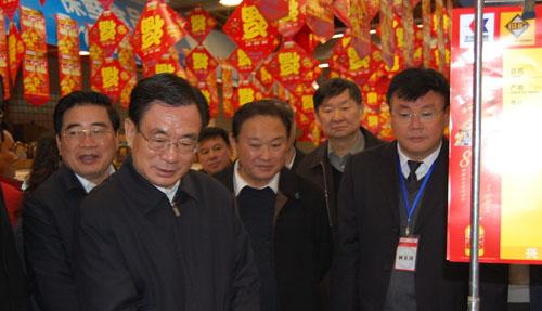 He Guoqiang visited Beijing Hualian Nanning Jiangnan Store before the Chinese New Year