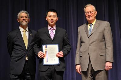 PKU Alumnus Prof. Lin Hao Won PECASE