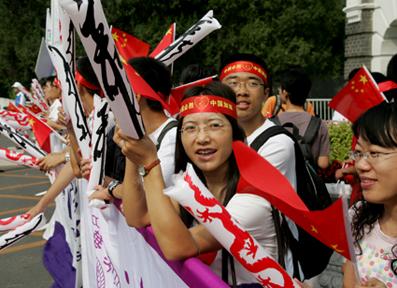 Tsinghua Welcomes Paralympic Marathon Athletes