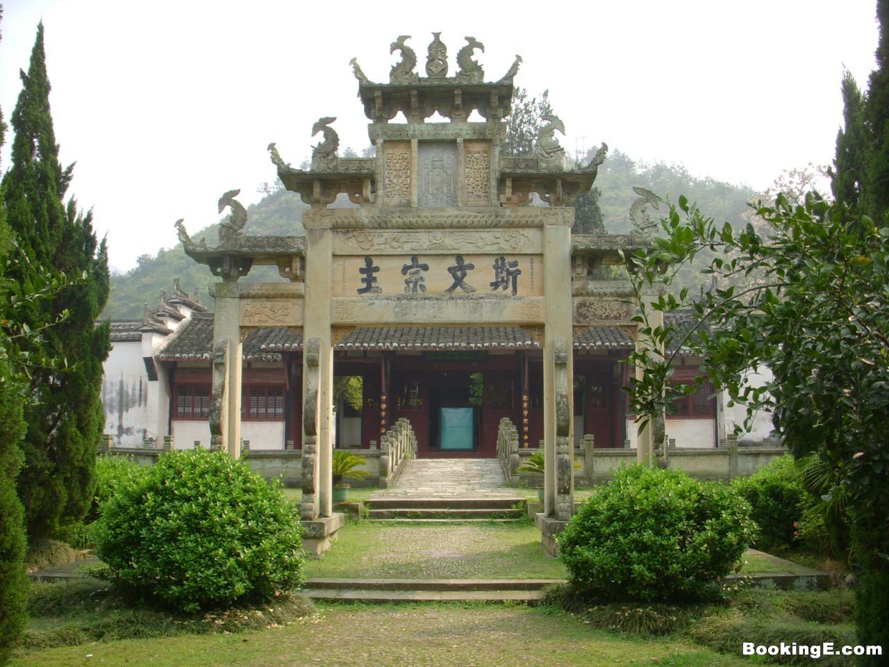 Badashanren Museum (in Qingyunpu District)