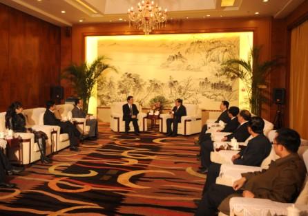 Qiu He, Secretary of Kunming Municipal Party Committee, met Chairman Hui Ka Yan