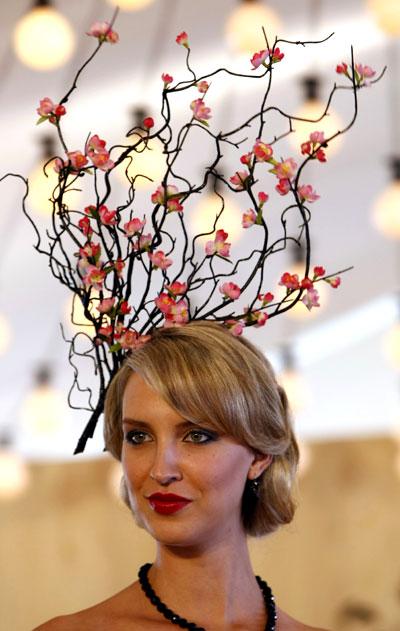 Melbourne holds Fashions of the Field competition